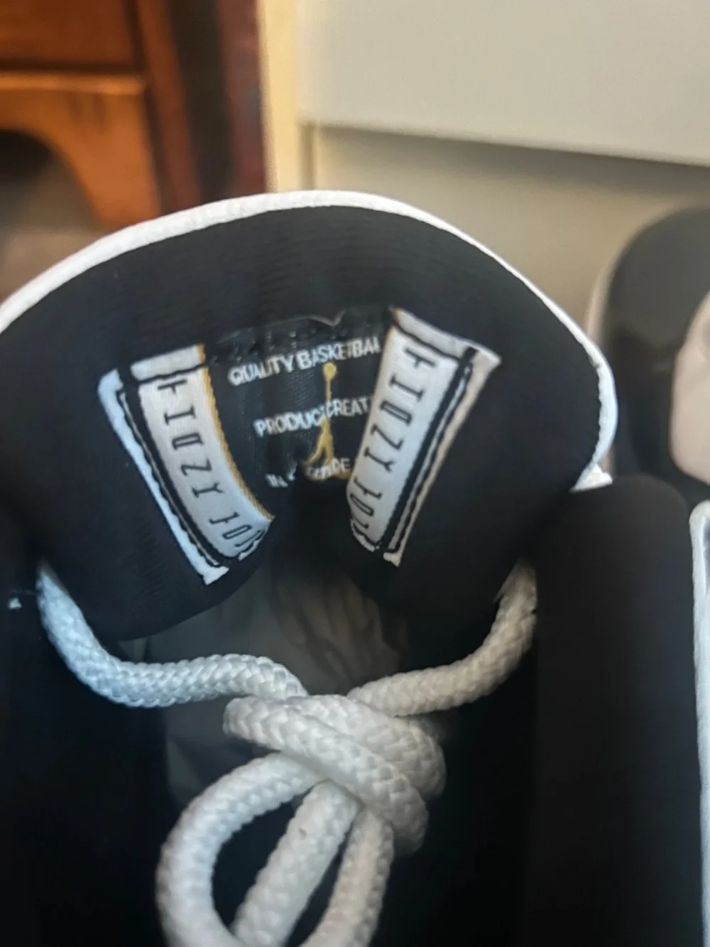 Air Jordan 11 gratitude men’s size 10